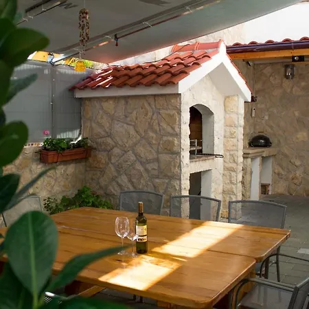 Okrug Gornji 3 Apartment